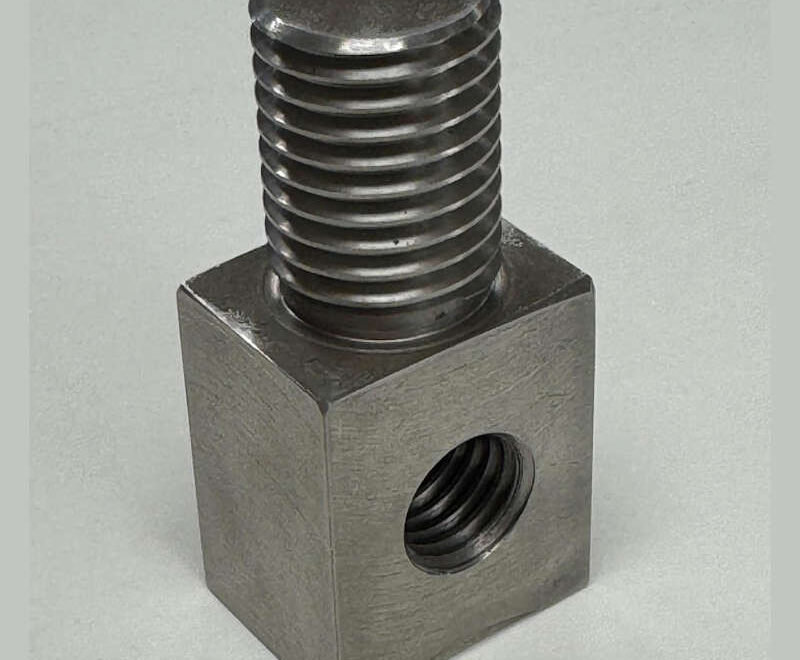 90-degree threaded connector